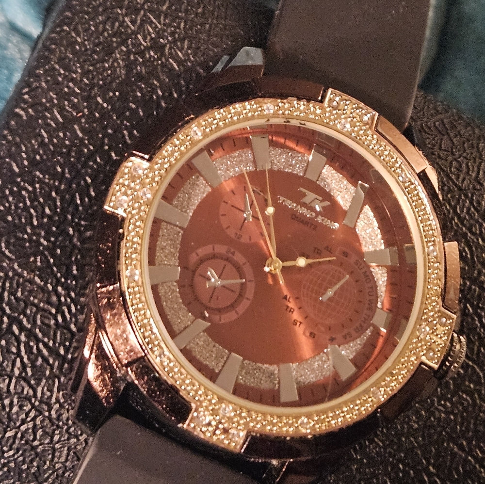 VINTAGE Y2K TECHNO KING Copper and Gold Watch with Black Silicon Strap